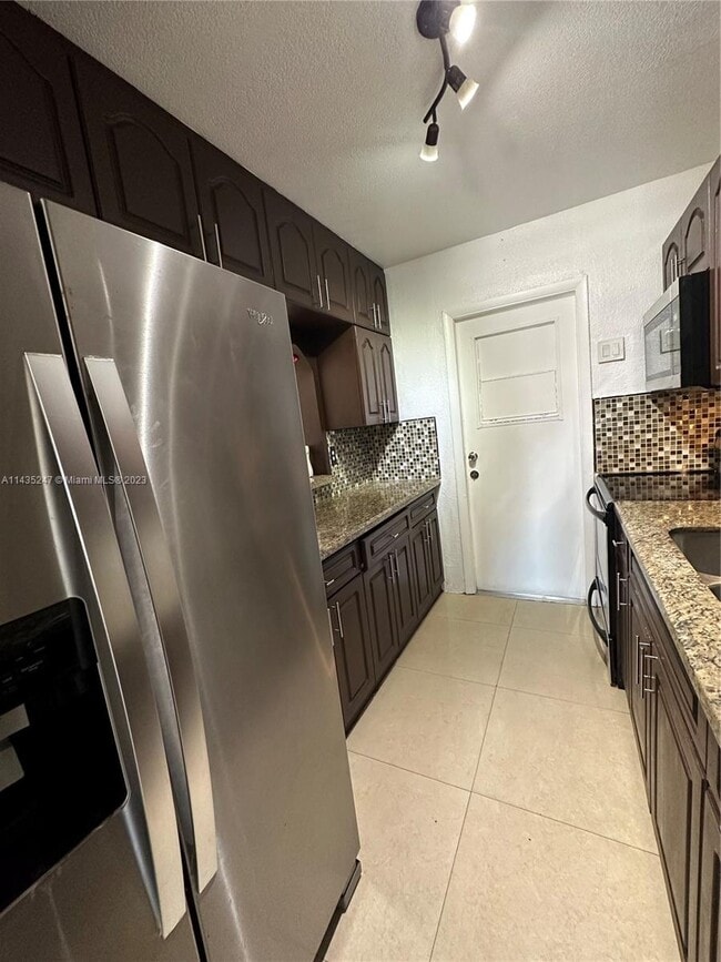 Building Photo - 621 NE 2nd Pl