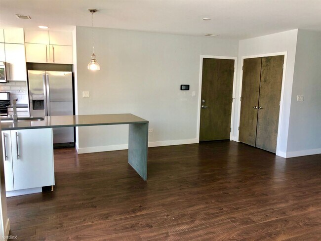 Foto del edificio - 3301 N Sheffield Ave