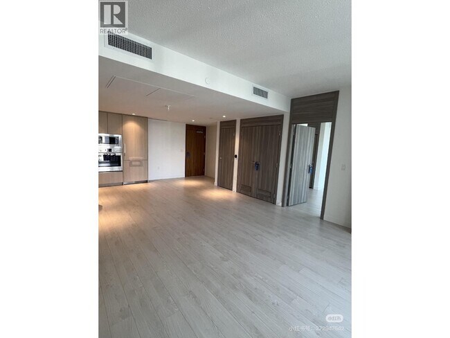 Photo du bâtiment - 3328-3NO3 No. 3 Road