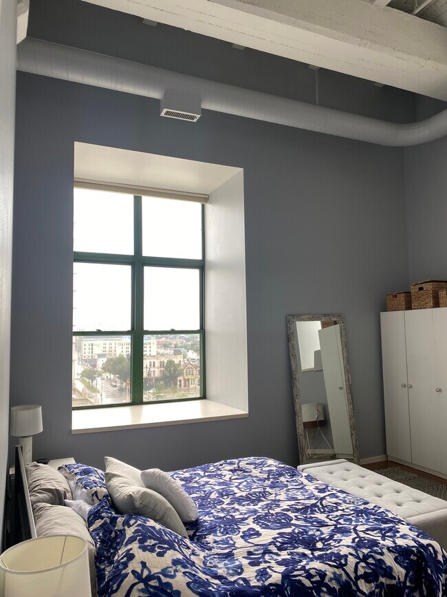 Foto del edificio - 270 E Highland Ave