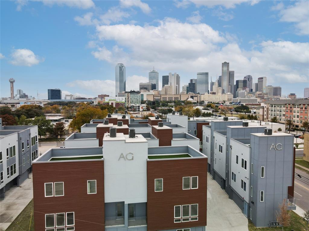 Foto principal - 1517 S Akard St