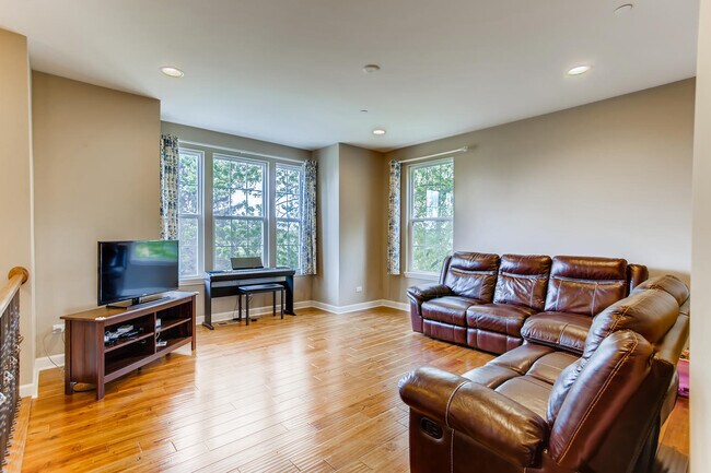 Building Photo - 4162 Royal Mews Cir