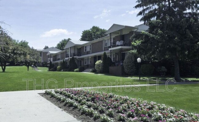 Foto del edificio - 405 Franklin Turnpike
