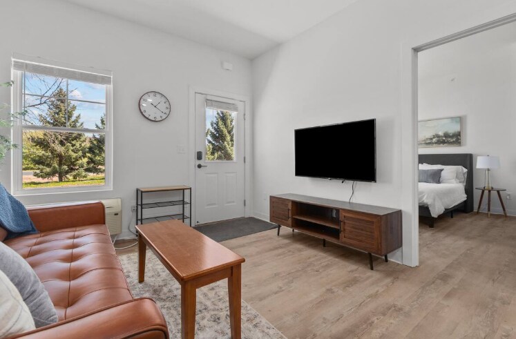 Foto principal - 1360 American Dr