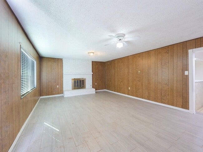 Building Photo - 111 Vera Dr