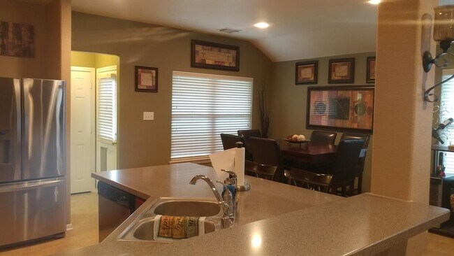 Foto del edificio - 2915 Linden Hill Ln
