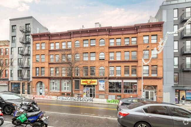 Foto del edificio - 740 Grand St
