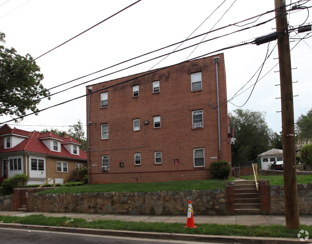 Building Photo - 1624 28th St SE