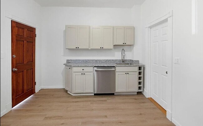 Building Photo - 868 Huntington Ave