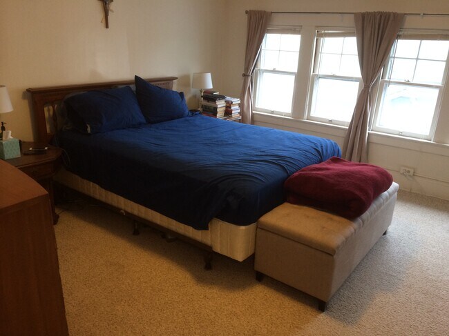 Bedroom - 781 Farmington Ave