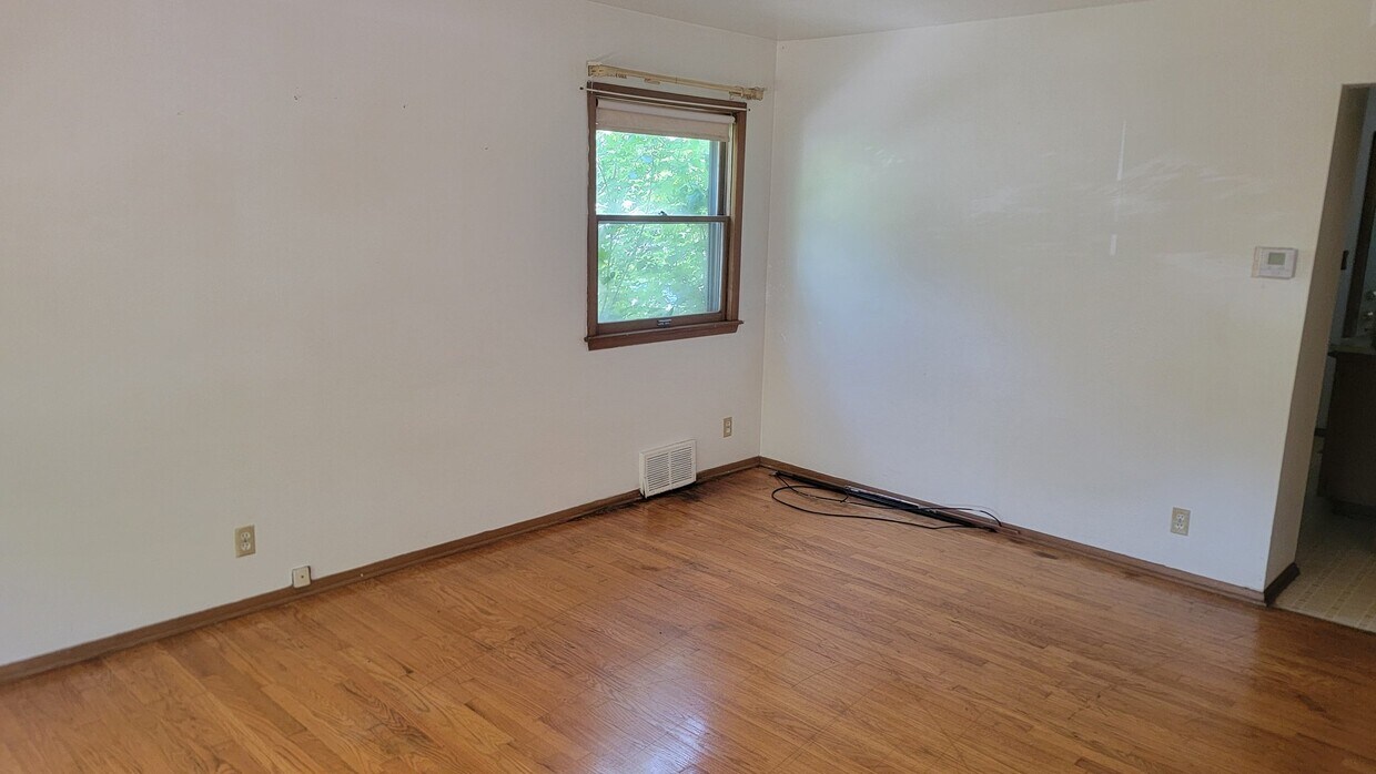 Building Photo - 2908 W Carmen Ave
