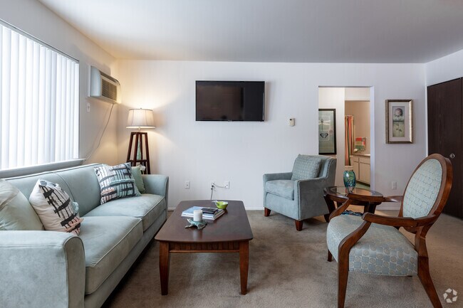 1BR, 1BA - 670SF - Sala de estar - Brittany Park Apartments