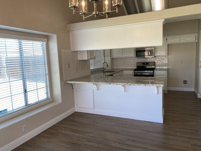 Foto del edificio - 12200 Kingfisher Ave