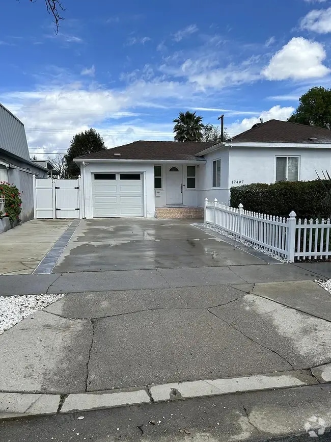 Building Photo - 17407 Califa St