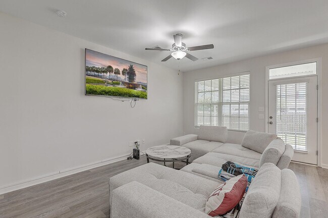 Foto del edificio - 9017 Cat Tail Pond Rd