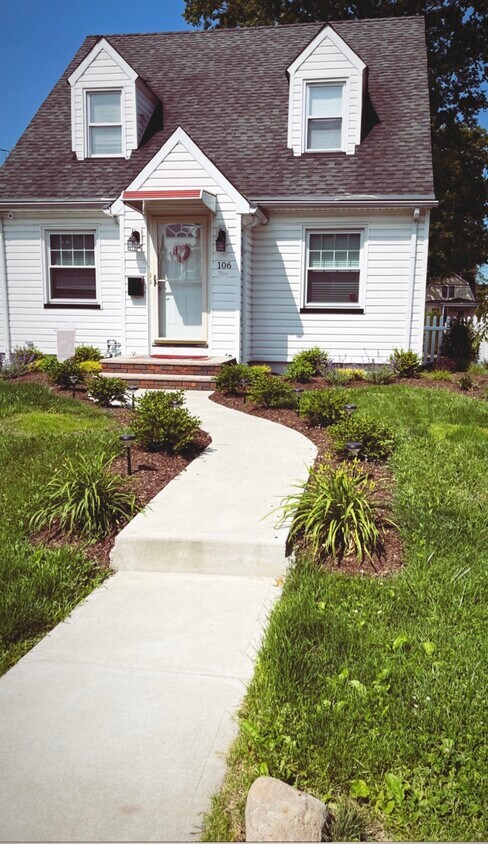 Primary Photo - 106 11th Ave