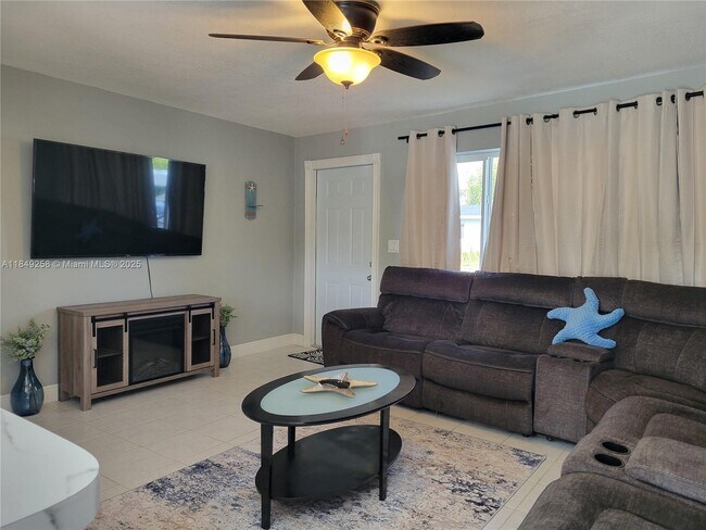 Foto del edificio - 2560 NE 8th Terrace