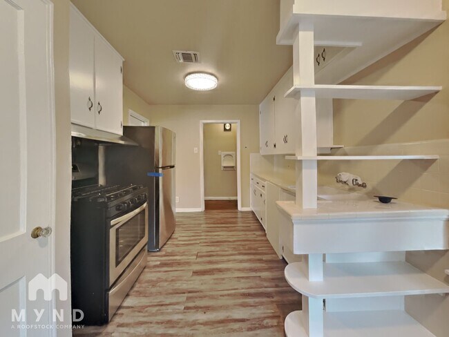 Building Photo - 206 Babcock Rd