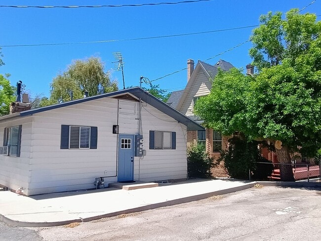 Building Photo - 164 N 400 W