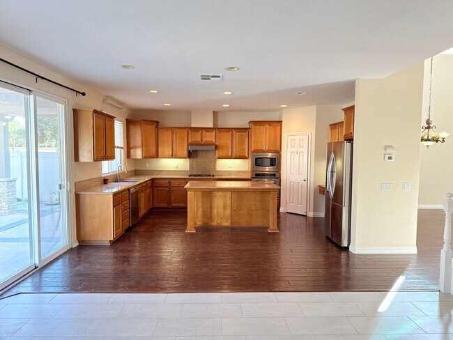 Foto del edificio - Executive 4 Bedroom Home for Rent
