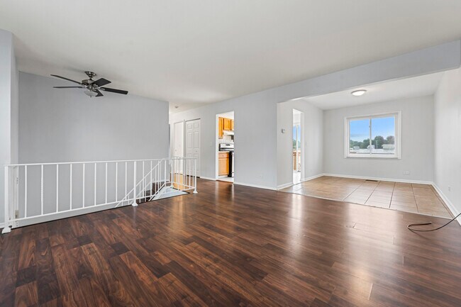 Building Photo - 999 Woodside Dr