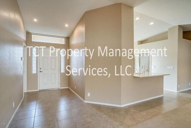 Foto del edificio - 55+ COMMUNITY, Beautiful Home with Two Mas...