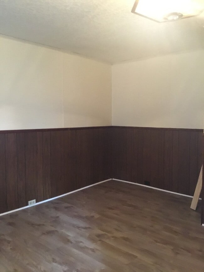 Building Photo - 168 E Pomfret St