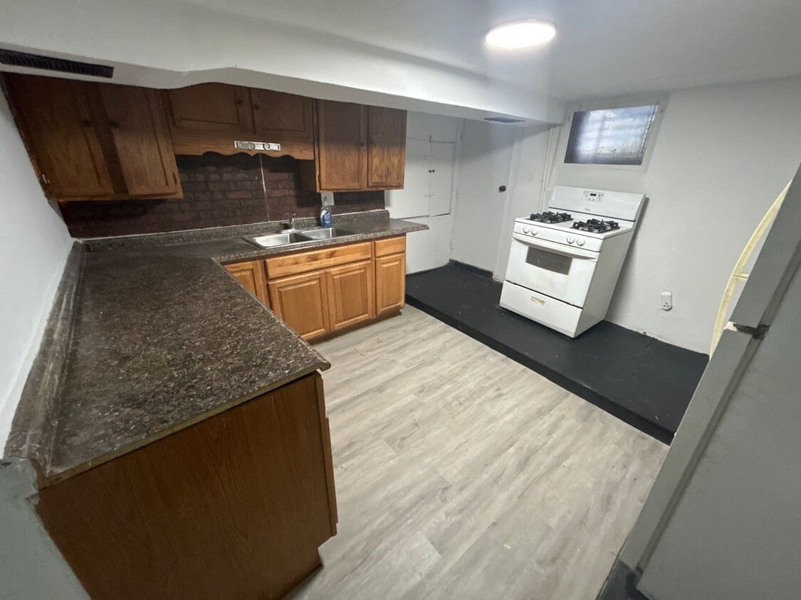 Photo - 618 N Bouldin unit