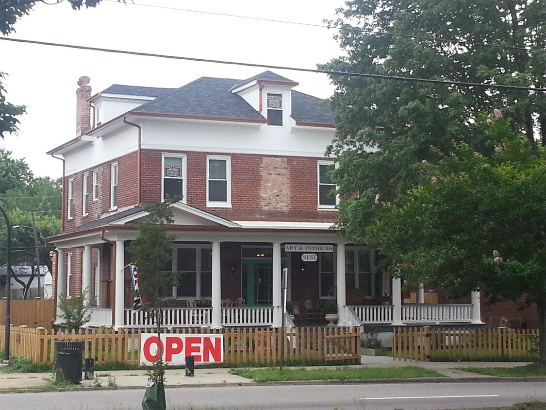 Primary Photo - 4060 Forest Hill Ave