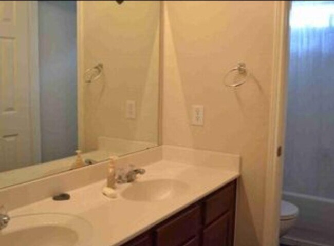 Foto del edificio - 10025 Cherry Hill Ln