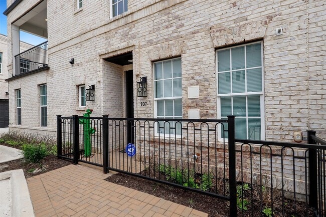 Foto del edificio - 7333 Valley View Ln