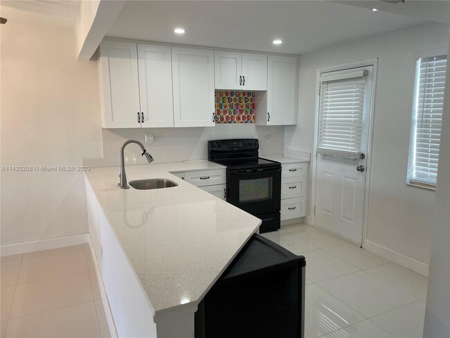 Foto del edificio - 1501 NE 191st St