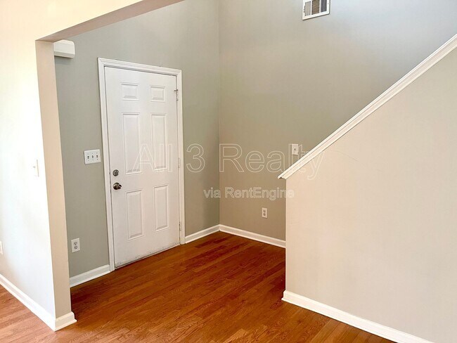 Foto del edificio - 225 Forrest Ln