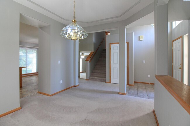 Foto del edificio - 4 Bed/3 Bath South Richland Home