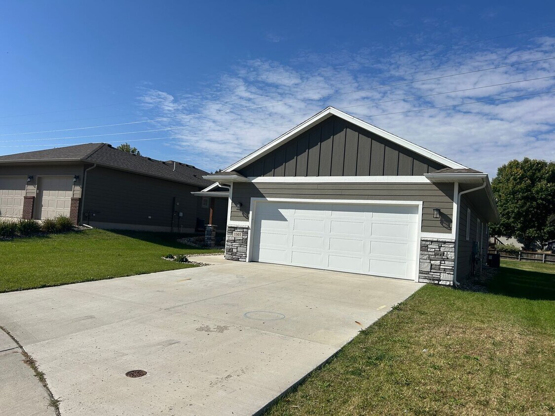 Foto principal - 1301 S Foss Ave