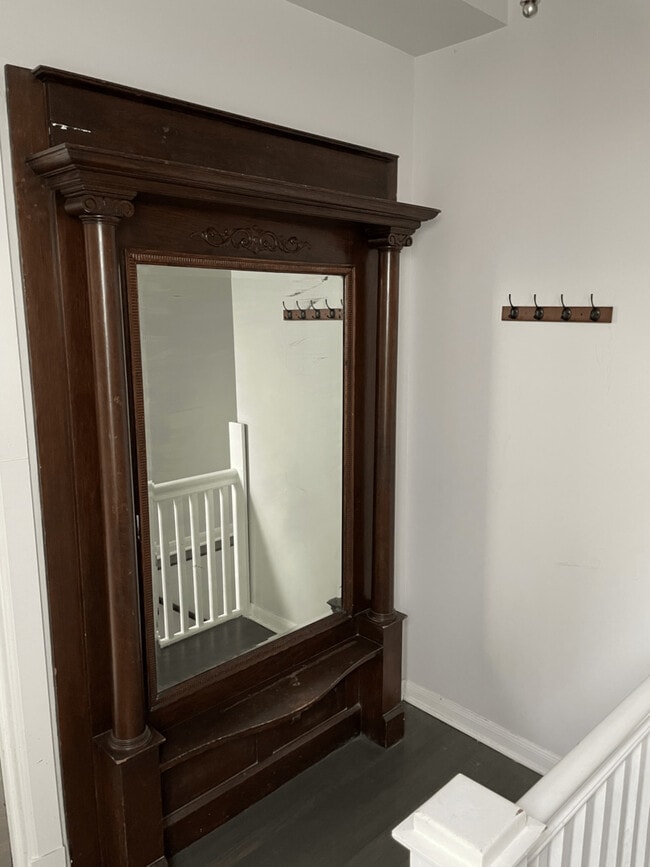 Building Photo - 2826 W Lyndale St