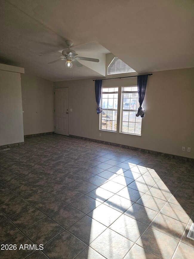 Foto del edificio - 5283 E Brickey Dr