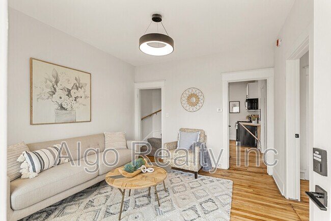 Foto del edificio - 3108 E 37th St