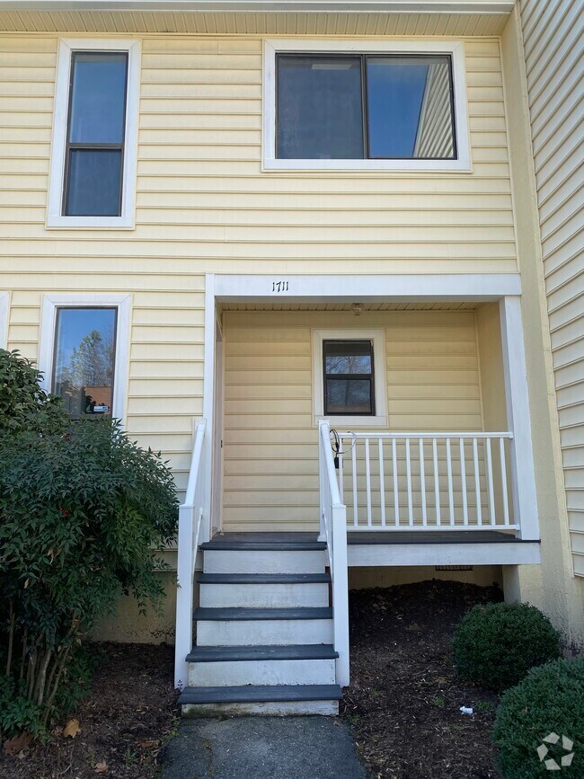 Building Photo - 1711 Early Settlers Rd