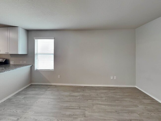 Foto del edificio - 3238 Kornberg Dr