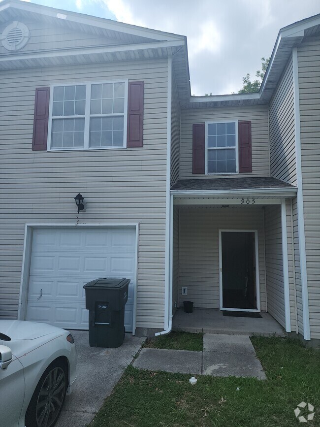 Poplar Halls Apartments for Rent with a Garage Norfolk, VA 1