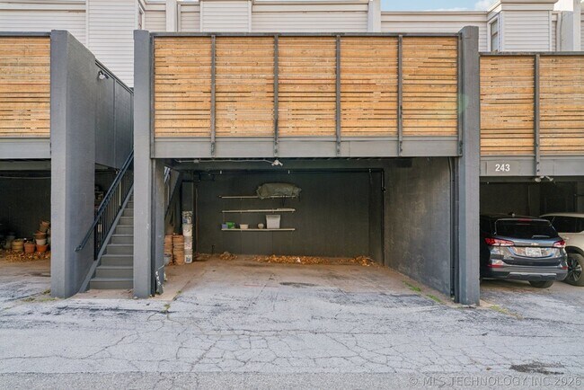 Foto del edificio - 410 W 7th St
