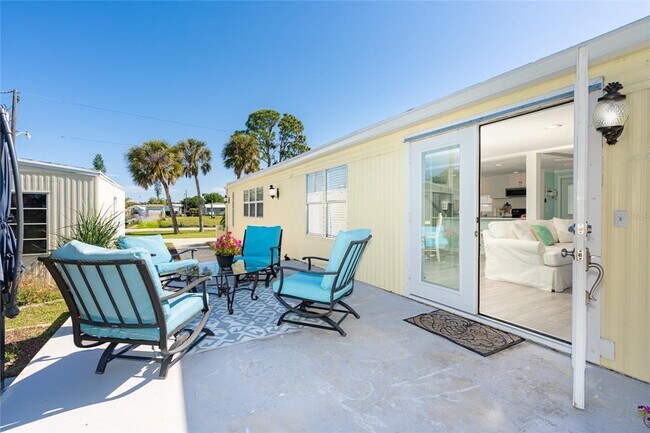 Foto del edificio - 8243 Pinetree Ln