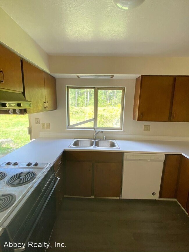 Building Photo - 2 br, 1 bath House - 2915 Cooper Point Rd NW