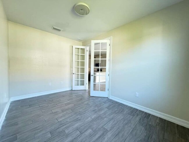 Building Photo - Live the Southwest Florida lifestyle in this lakefront villa in South Naples!