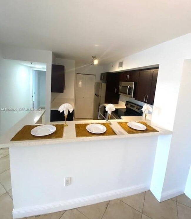 Foto del edificio - 2061 Renaissance Blvd