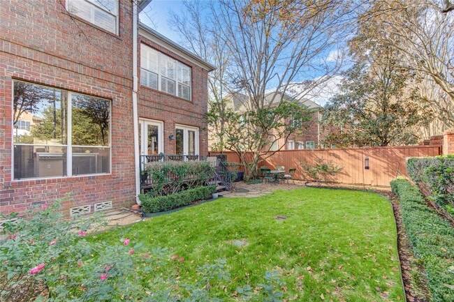 Foto del edificio - 6811 Staffordshire Blvd