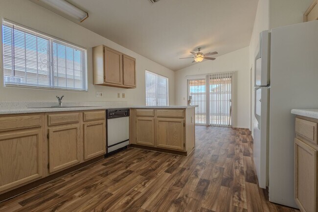 Foto del edificio - 3 Bedroom, 2 Bath