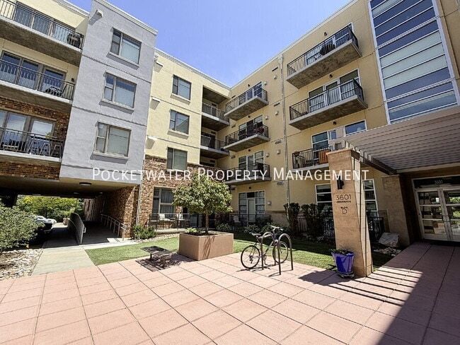Building Photo - 3601 Arapahoe Ave