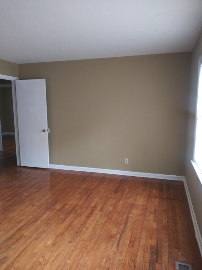 living room - 2205 Pembroke Dr